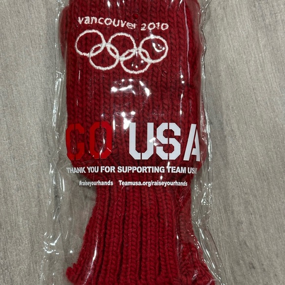 2 Pairs of Olympics Mittens Gloves Red & Blue Pair New Sealed In Package - Picture 5 of 6
